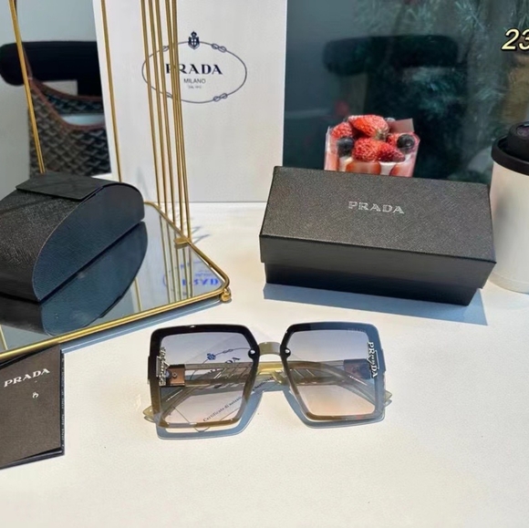 Prada sunglasses - Picture 9 of 9